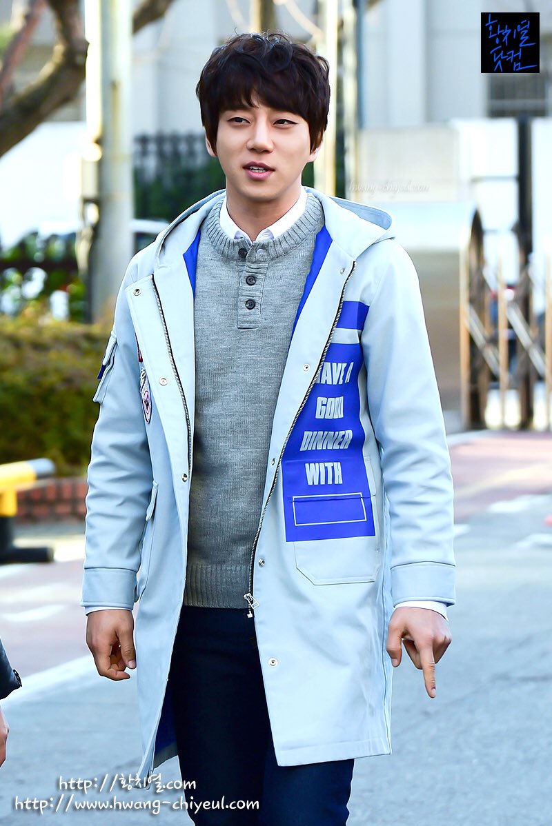 170327每周一都如此鲜嫩！黄MC“不朽”上班造型盘点