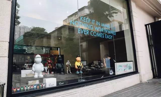 娼潵娼叮鏈嶉グ,娼潵娼叮绮惧搧绔ヨ姗辩獥