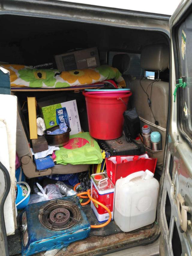 “球迷歌王”黎世莅临东俊青训基地