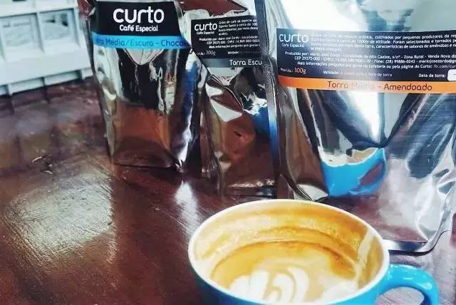 去年夏天，他几乎花光了全部积蓄流浪巴西，去了这些自由有趣的咖啡馆