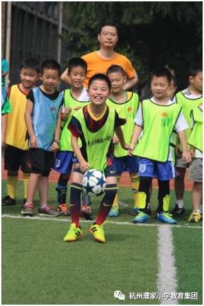 中国足球小将的胜利有多不容易,足球小将们风雨无阻