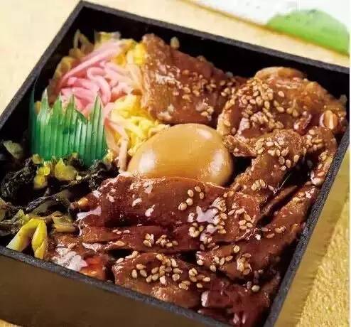 看了日本的火车餐食，你可能感觉吃了假的高铁盒饭