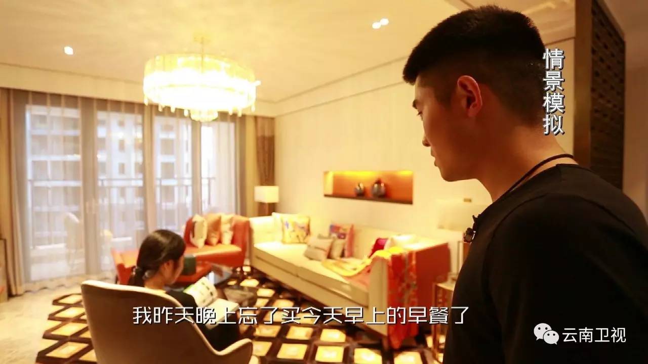 被罚跪键盘的女生,侦探汤姆被女友罚跪键盘