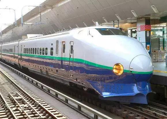 日本的高铁列车的样子,日本的高铁