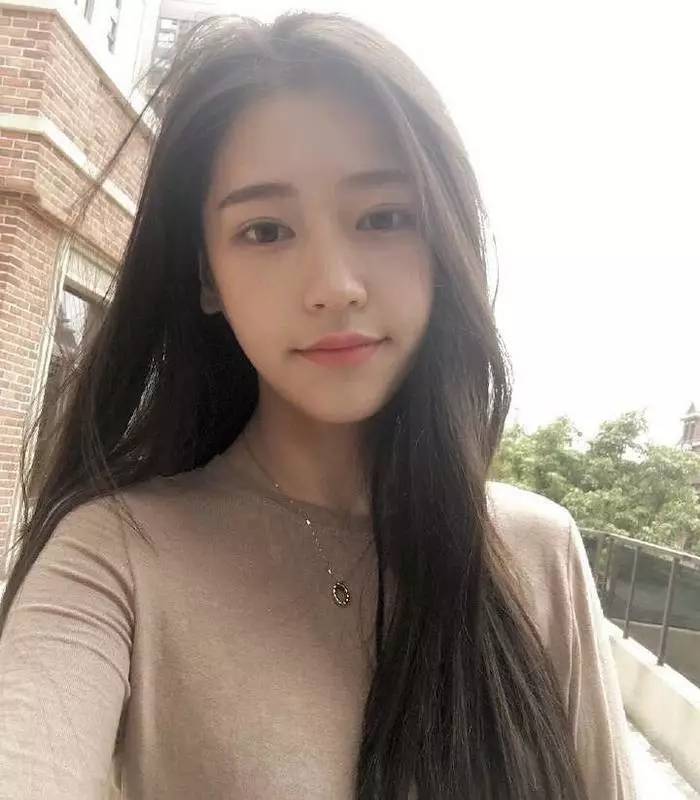 中分发型是怎样的,中分碎盖发型怎么处理