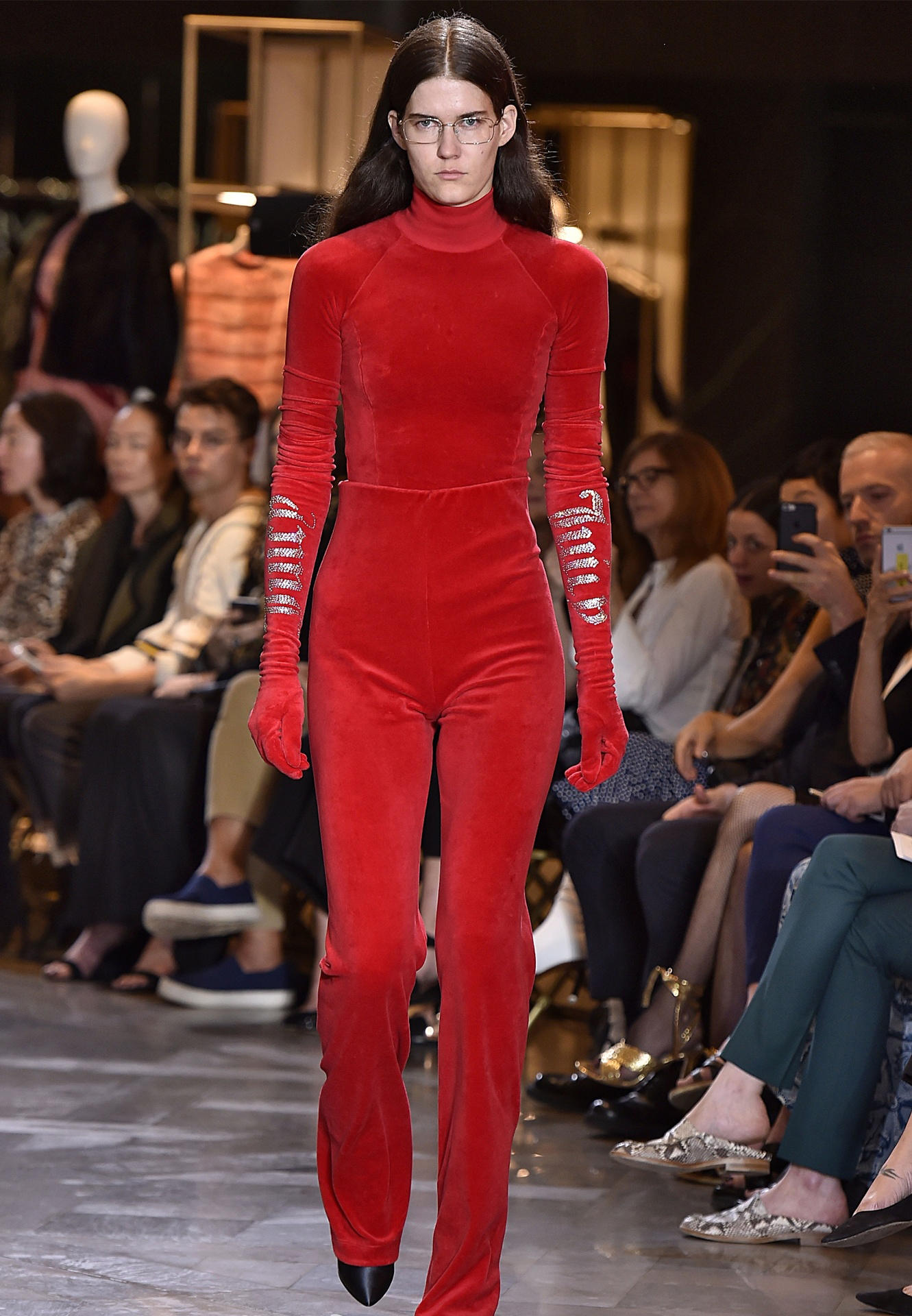 像你爱豆这样为Vetements痴狂