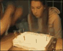 小婊砸，这是我的，别跟我抢