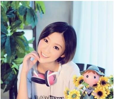 感觉直发也挺好看,直发也可以这么有质感