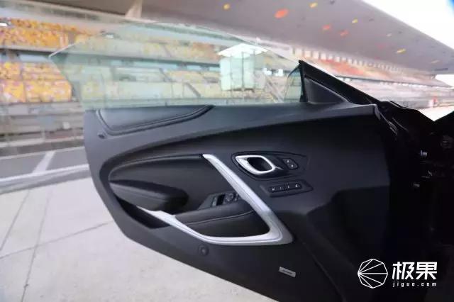 上海f1赛道体验价格,大黄蜂科迈罗敞篷版驾驶体验