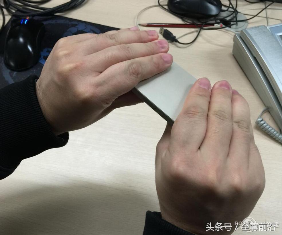 iphone坐弯了,iphone弯了继续使用