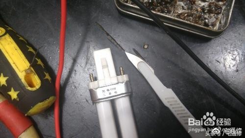 小台灯充不进去电该怎么修,小台灯按钮按不下去怎么修