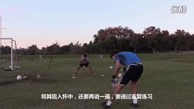 守门员不可思议的扑救法,守门员的经典扑救方法