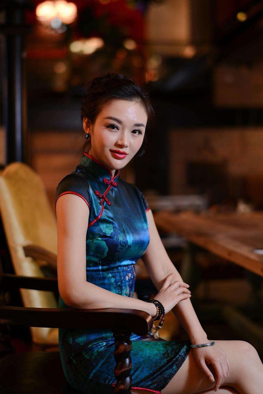 成功女士为得美国身份 竟被亲姐姐坑了，出国要小心华人！