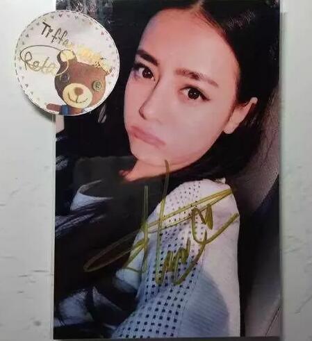 明星签名谁最酷?杨紫看起来像李好范冰冰霸气杨幂跟平时差不多