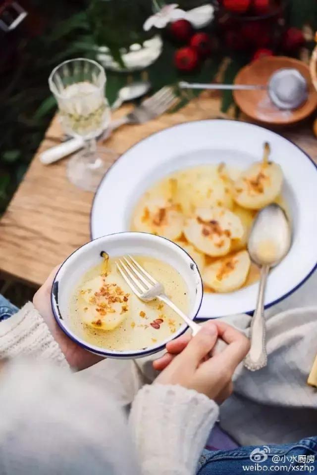她是“成都第一私房菜美女老板”，与李易峰合作，和方大同录节目