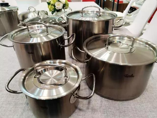 只用一个锅就可以做很多道菜,做了20年的菜