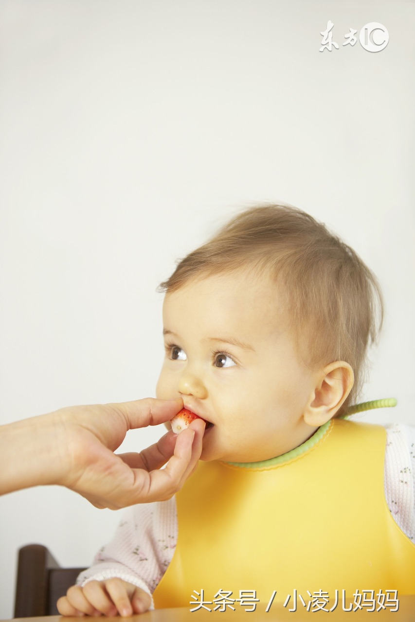 宝宝出牙期爱咬人怎么办,长牙期吃奶怎么解决宝宝咬人问题