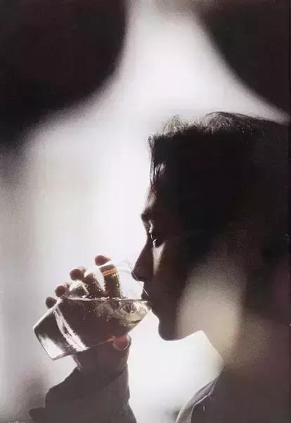 哥哥张国荣的传奇一生,张国荣老照片100张