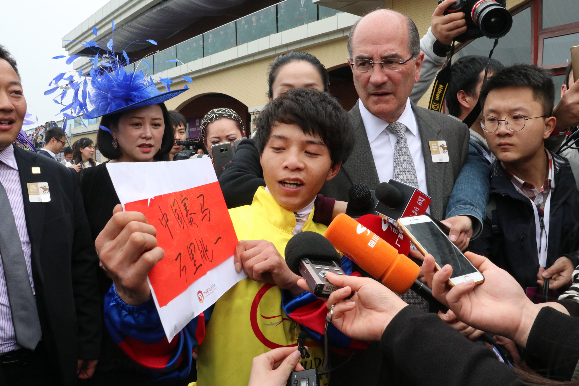 成都迪拜国际杯赛马温江开赛中国选手王文勋首场夺冠