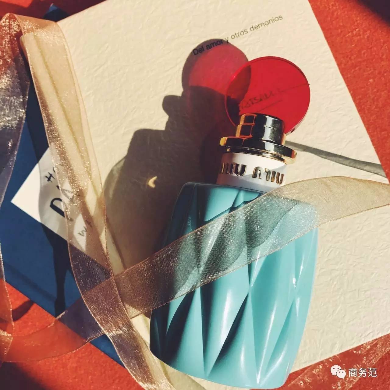 我给3个直男闻了16瓶香水，结果