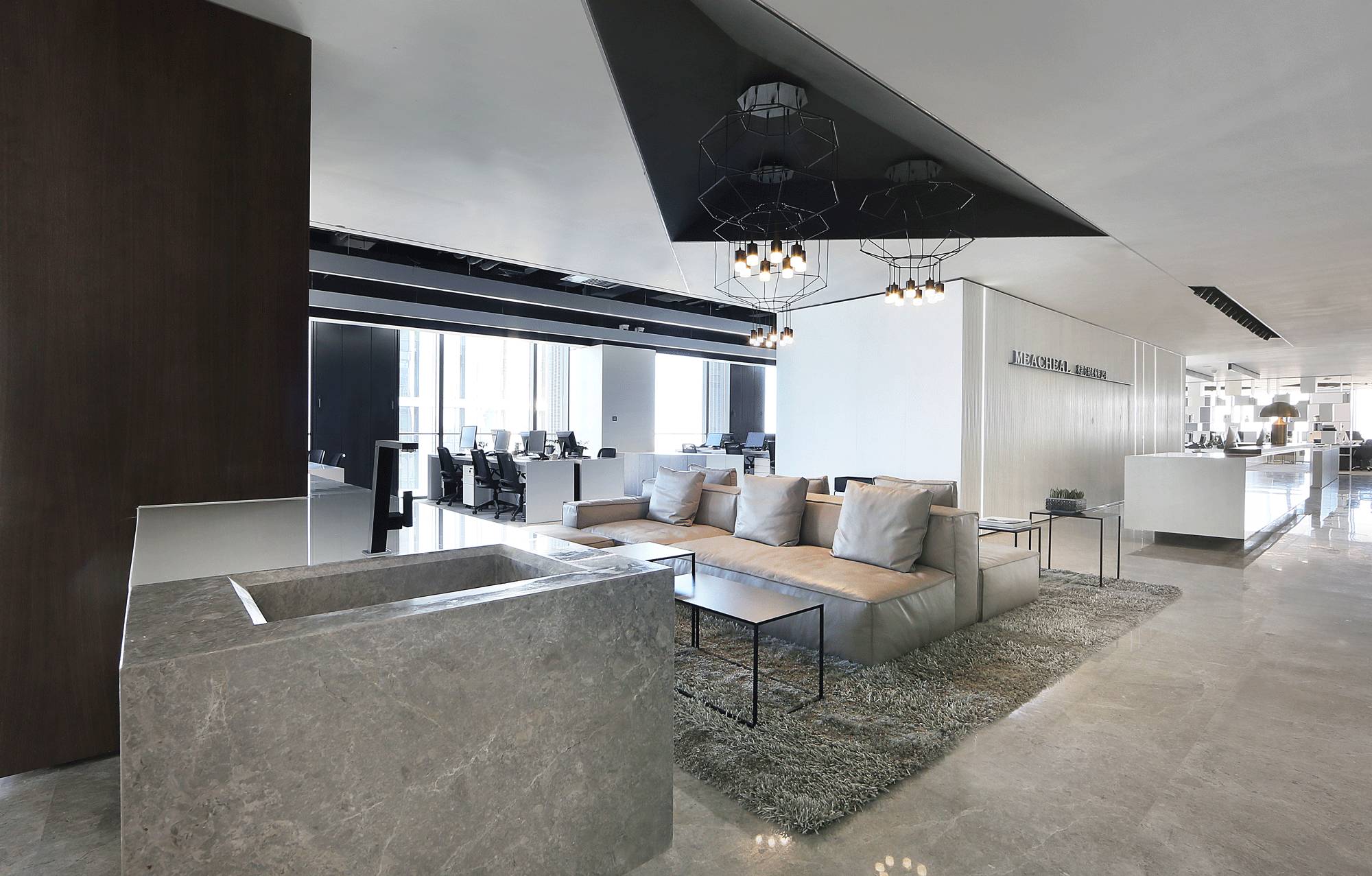 一个年轻潮服品牌的办公空间却选了素白当主打色?「设计联·1584期」