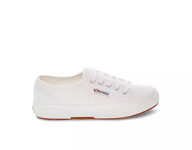 刘雯最新穿搭卡其色老爹鞋,刘雯穿的运动鞋有哪些