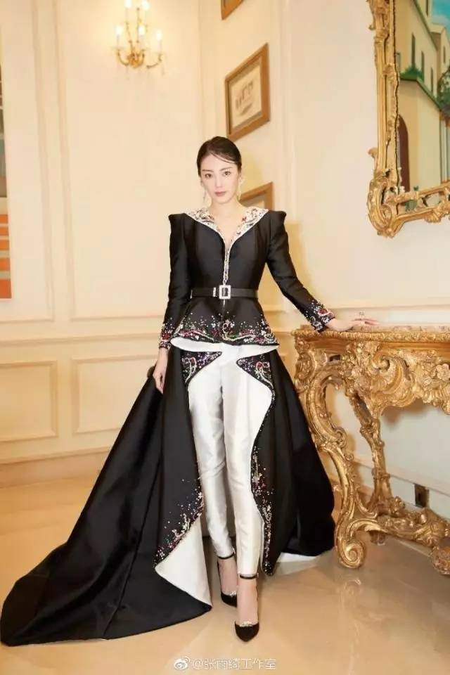 周冬雨金马奖表现,周冬雨颁奖反应