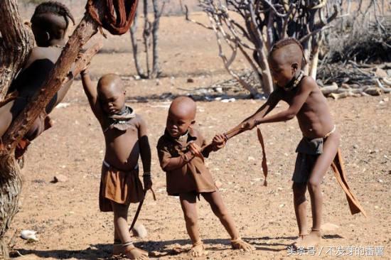 一组非洲儿童的玩具照片，看完感到很心酸！