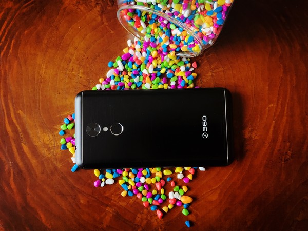 手机配色黑色最经典,360手机n5慕斯黑高配版来袭