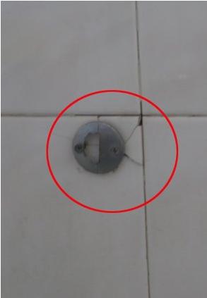 小窍门瓷砖上面打孔方法,用冲击钻打瓷砖墙孔不烂的方法