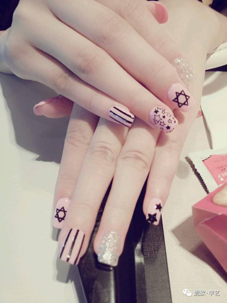 怎么涂好普通指甲油小窍门,怎样能让涂好指甲油的指甲快速干