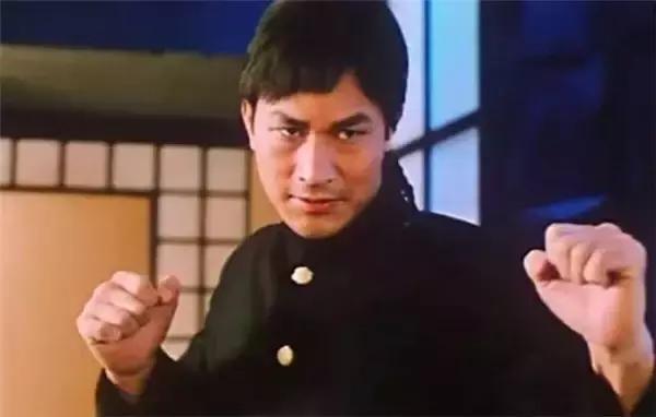 洪金宝被军官打是什么电影,当年被李小龙暴揍的洪金宝