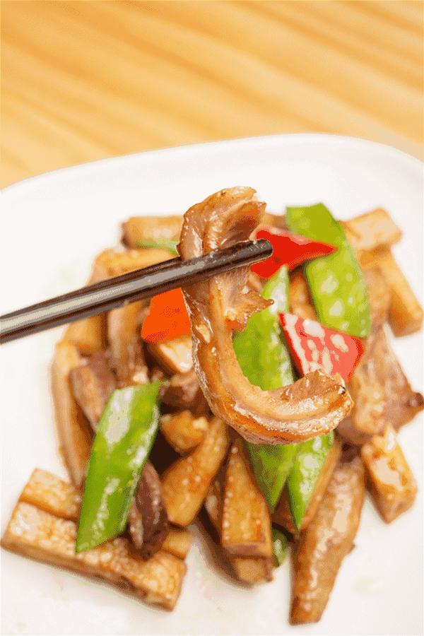 「鱼翅捞饭」震撼出席!一顿胜过十针玻尿酸,不到¥50就能吃?