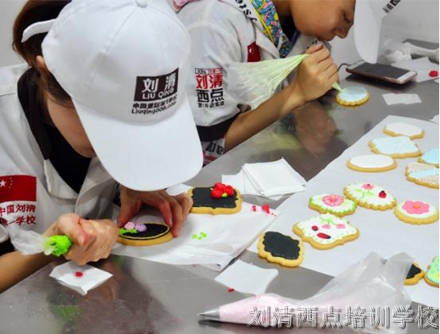 西点蛋糕培训学校的骗局,西点培训学校是坑么