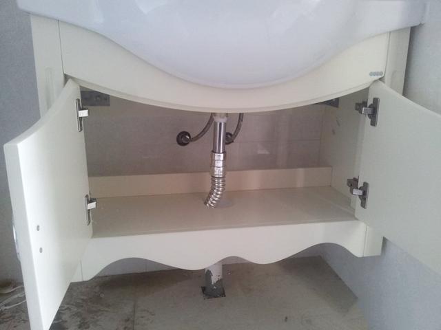 卫生间墙可以做挂式浴室柜,卫生间有下水管道怎么装浴室柜