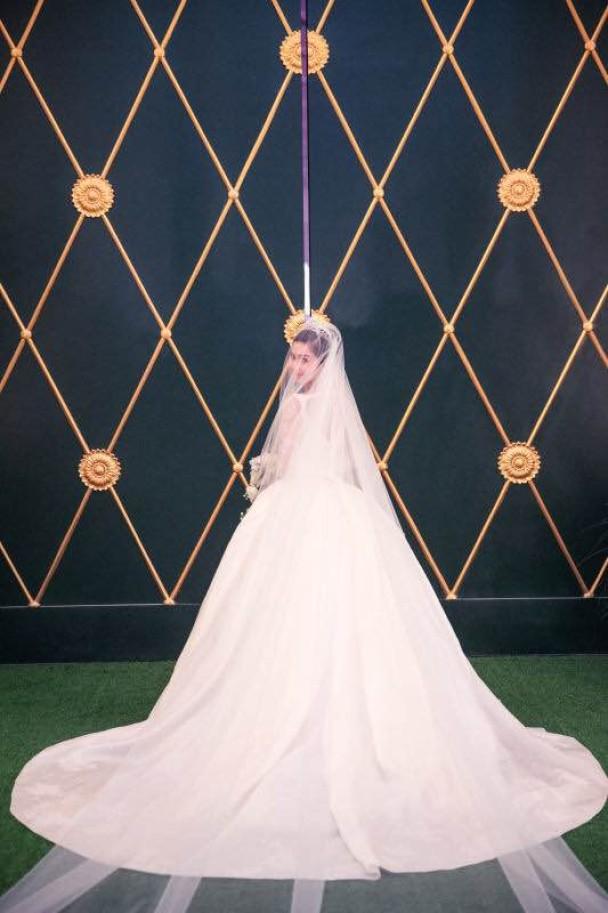 angelababy抠图事件怎么回事,angelababy抠图事件