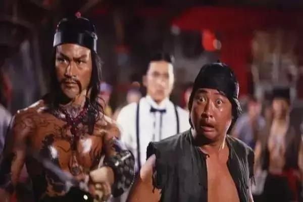 洪金宝被军官打是什么电影,当年被李小龙暴揍的洪金宝
