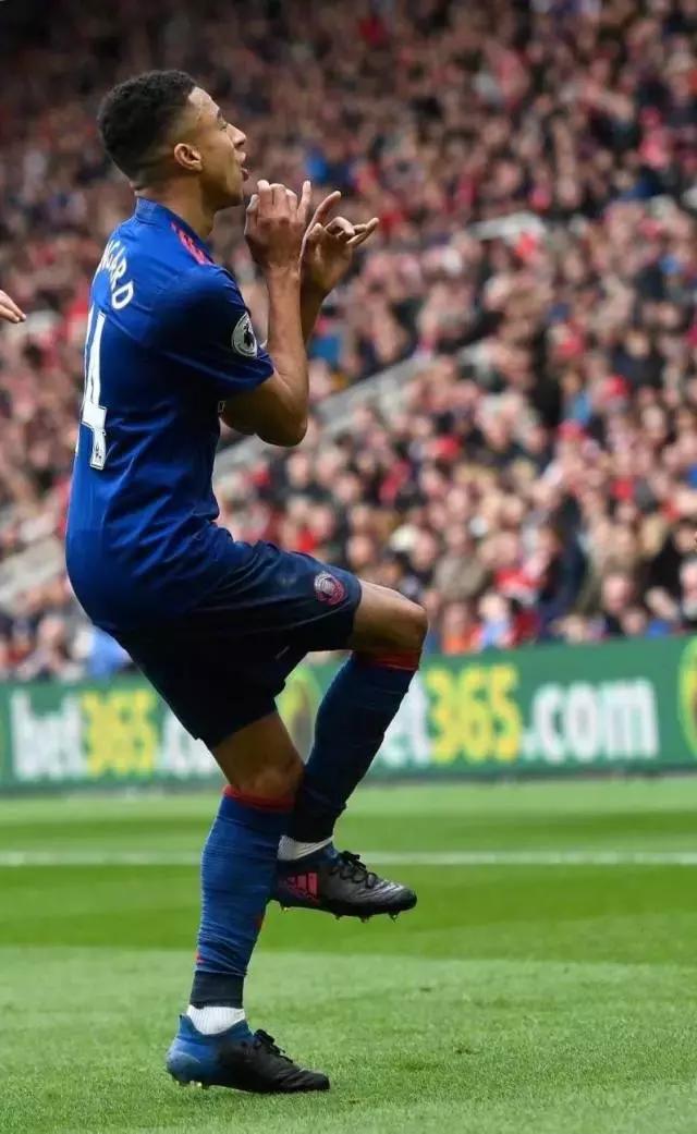 他们都穿什么篮球鞋,他们穿着什么用英语怎么说