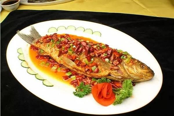 煎鱼不粘锅烧鱼不碎的秘诀是什么,煎鱼不粘锅不碎的技巧窍门