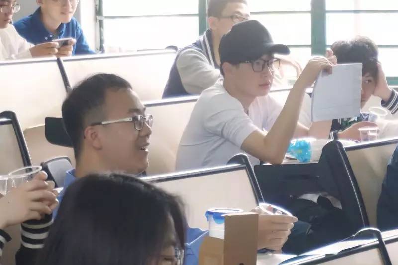 走进校园感受青春味道,走进校园感受青春荣光