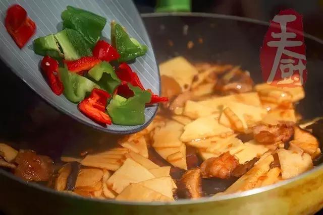 肉香笋鲜的春笋炒五花肉,鲜笋炒五花肉的图片