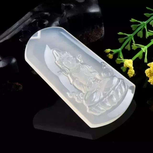 现在黄龙玉手镯的价格是多少,黄龙玉手镯便宜