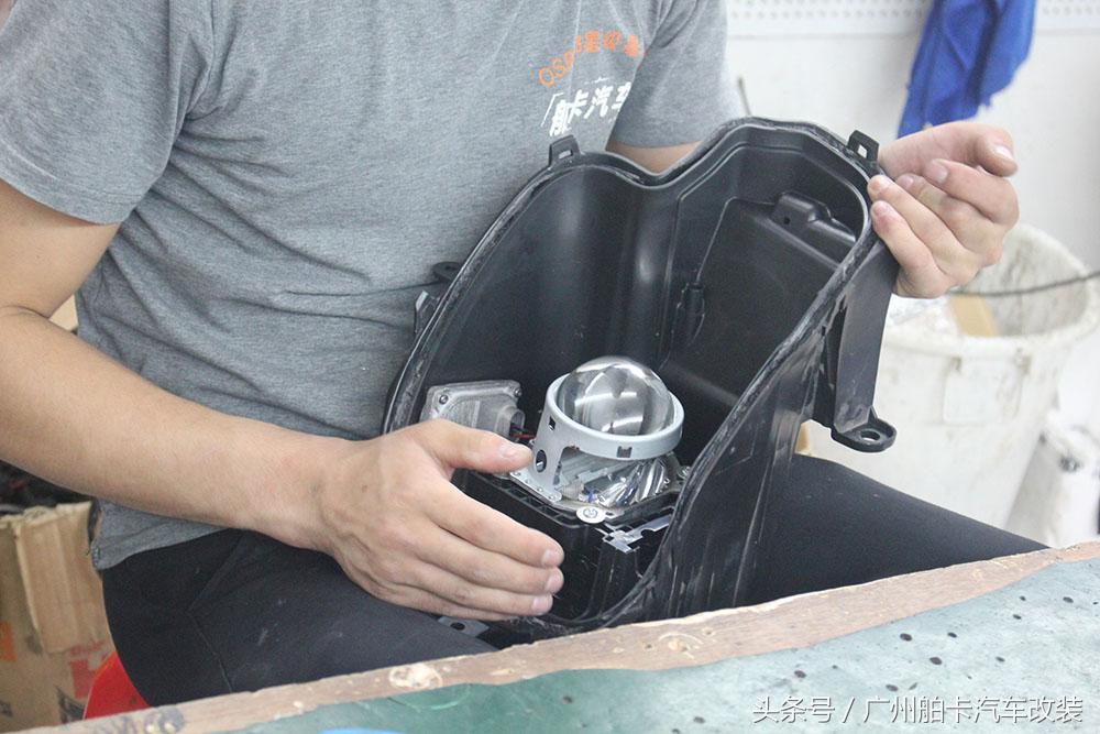 吉普自由光大灯改装,jeep自由光改装海拉5透镜