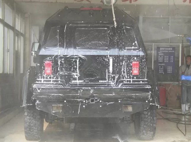 别总因为加不满油就嫌弃这款1500万的豪车了，它也不好洗呀！