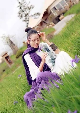 杨丽萍古装照片 (优雅女人杨丽萍)