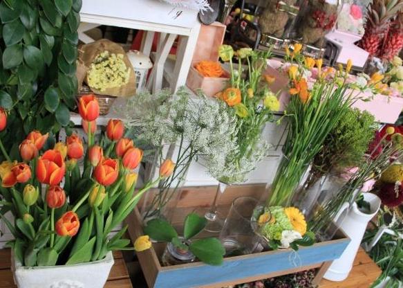 甜品鲜花店装修,鲜花店比较流行的装修风格