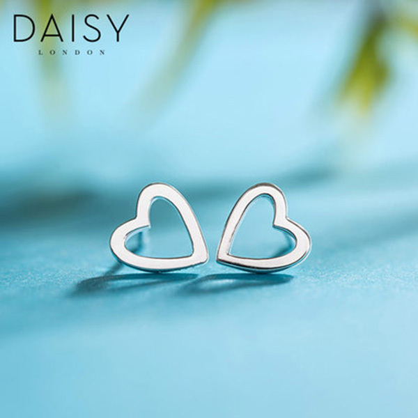 每个人应具备一条小黑裙,每个女生夏天都应该有条小黑裙