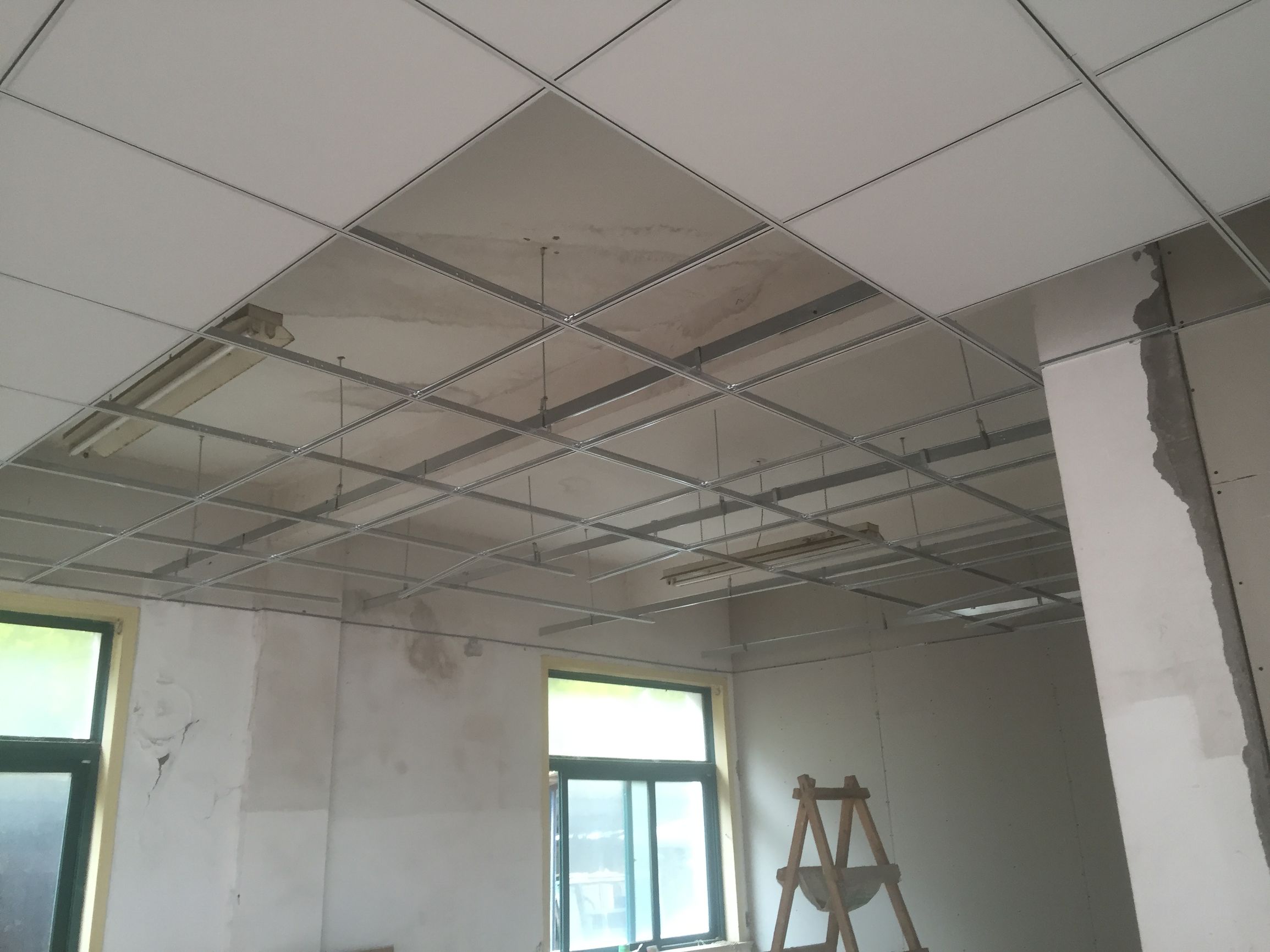 简单吊顶一般几天完成,地面170平方吊顶工费多少钱