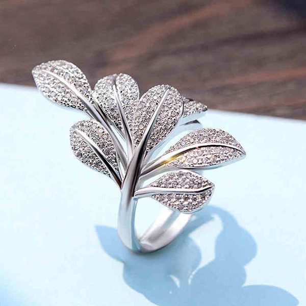 每个人应具备一条小黑裙,每个女生夏天都应该有条小黑裙