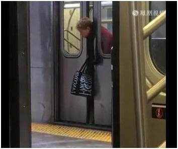 被地铁站门闸夹了痛吗,地铁被门夹到会怎样